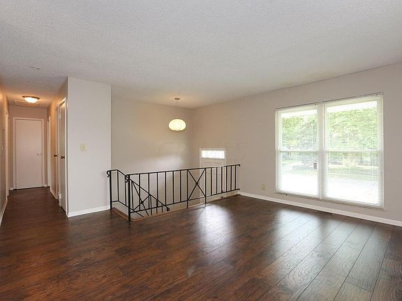 5th image of 108 Imperial Dr