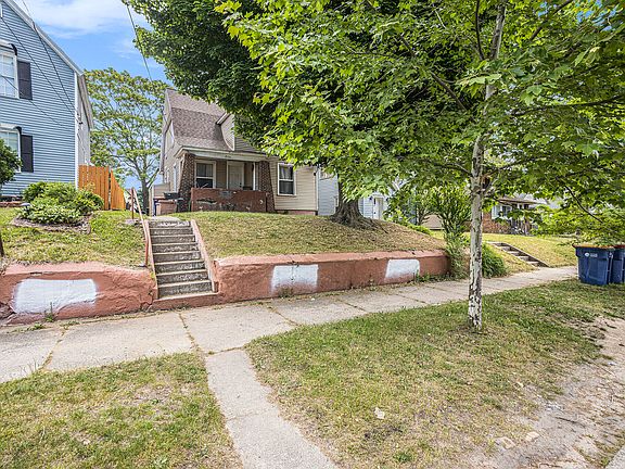 3rd image of 2112 Stafford Ave SW