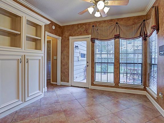 5th image of 5910 Spring Lodge Dr