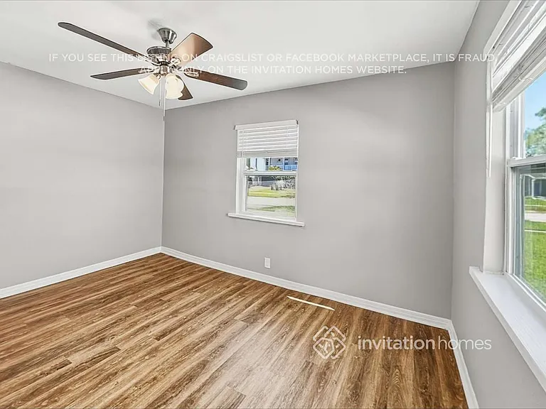 833 61st Ave NE — Photo 14