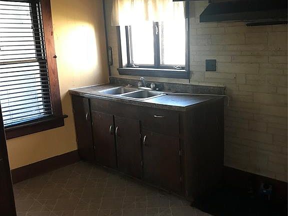 5th image of 207 W Jones St