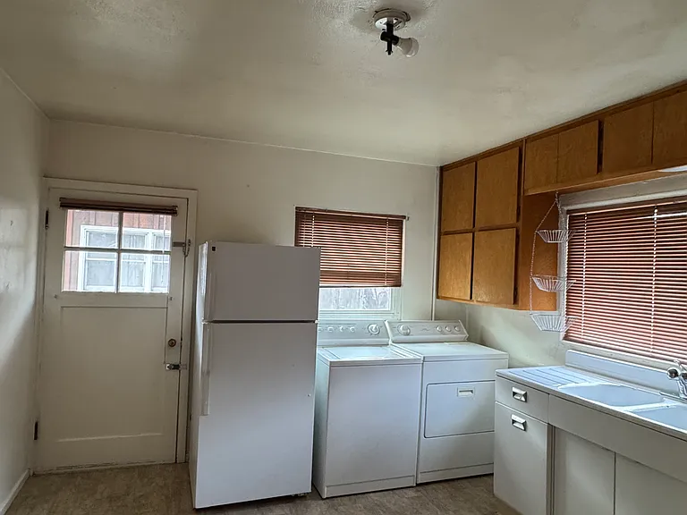 125 S Pine St — Photo 3