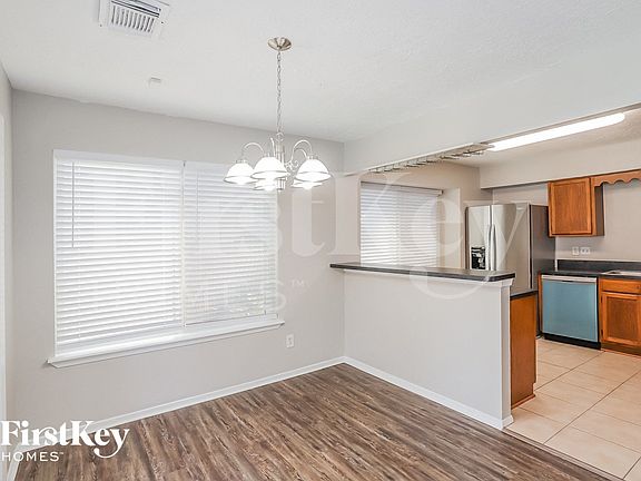 3rd image of 3007 Becket St