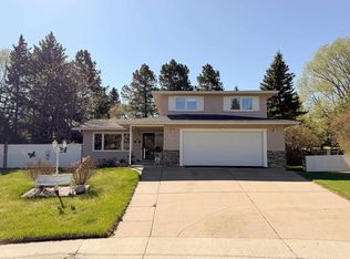 205 Manor Ct, Strathcona County, AB T8A0S8