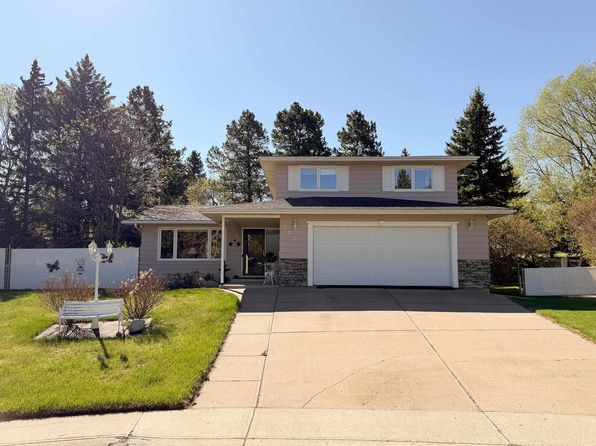 205 Manor Ct, Strathcona County, AB T8A 0S8