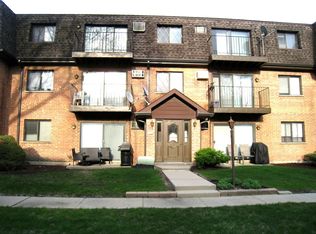 919 S McKinley Ave #3A, Arlington Heights, IL 60005