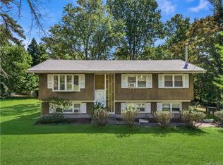 5 Avon Ct, Airmont, NY 10952
