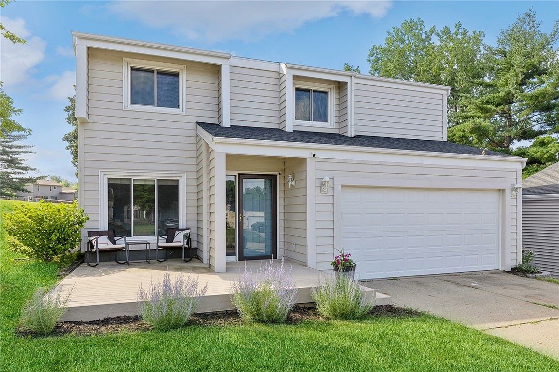 7904 Briarwood Ln, Urbandale, IA 50322 Zillow