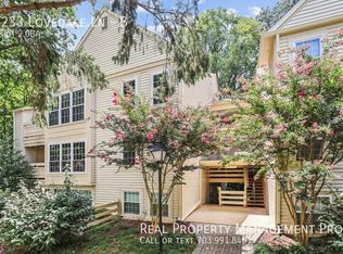 2233 Lovedale Ln APT B, Reston, VA 20191