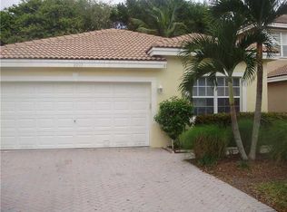 4013 Crescent Creek Dr, Pompano Beach, FL 33073