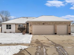 25870 Hudson St, Roseville, MI 48066