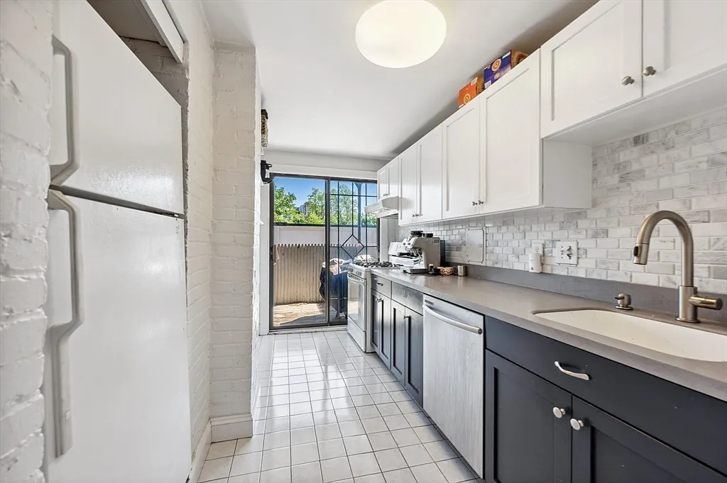 2 bed, 1.0 bath, 983 sqft, $4,100 — Photo 3