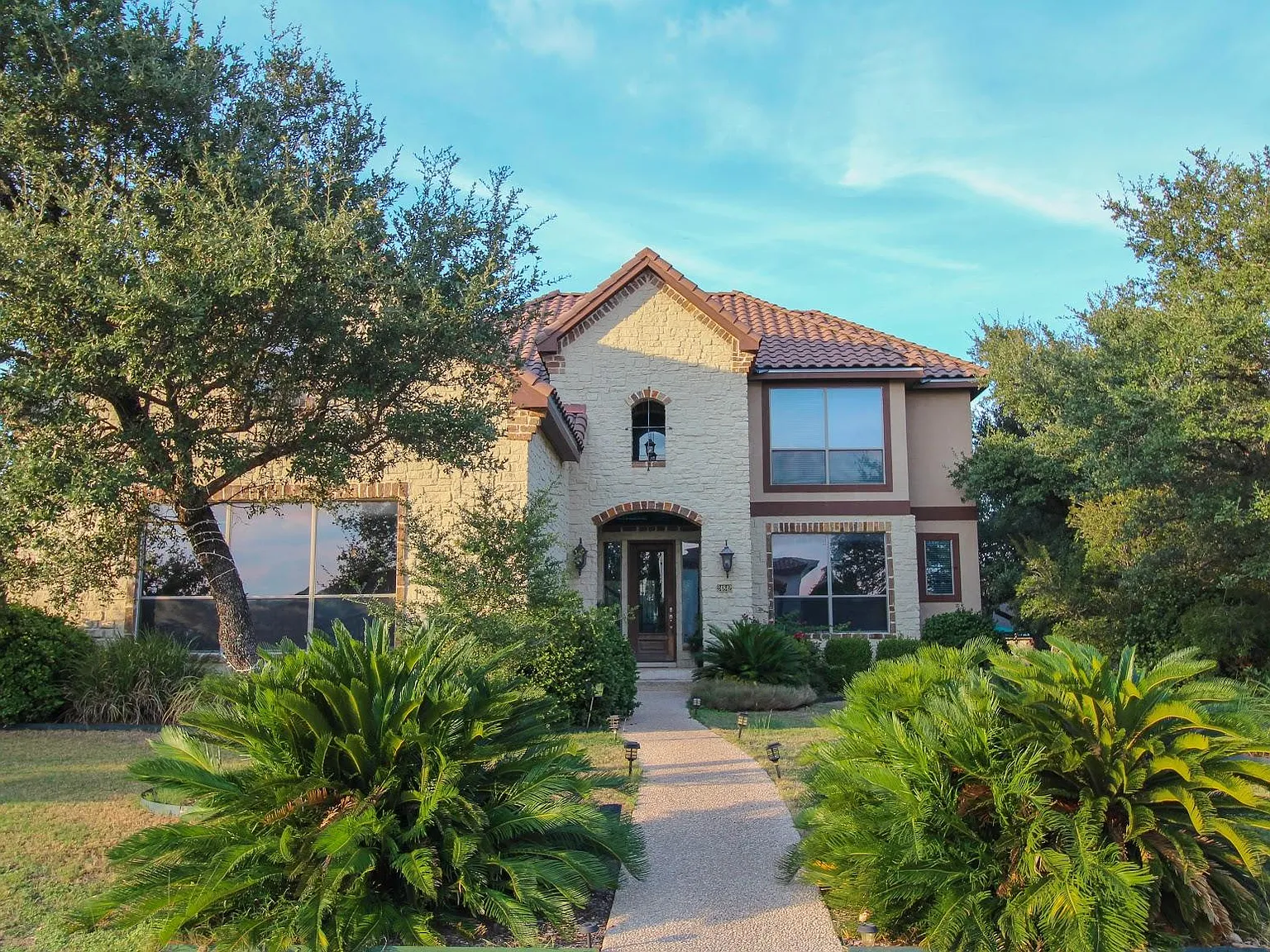 5 bed, 4477 sqft, $5,500 — Photo 1