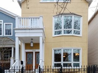 1343 W Nelson St #1, Chicago, IL 60657