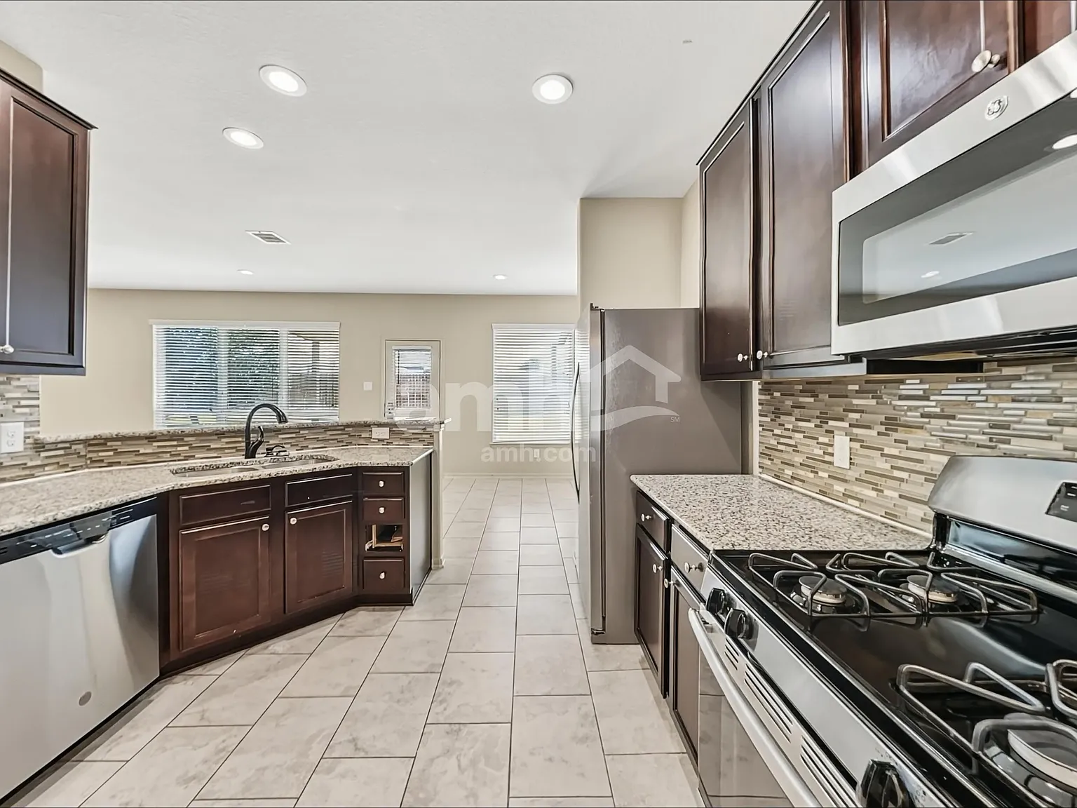 5 bed, 3.0 bath, 2389 sqft, $2,550 — Photo 3