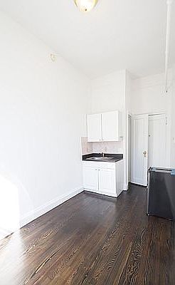 2nd image of 43 W 11th St #5