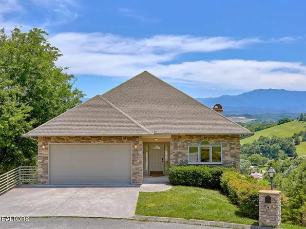 446 Maggie Mack Ln, Sevierville, TN 37862