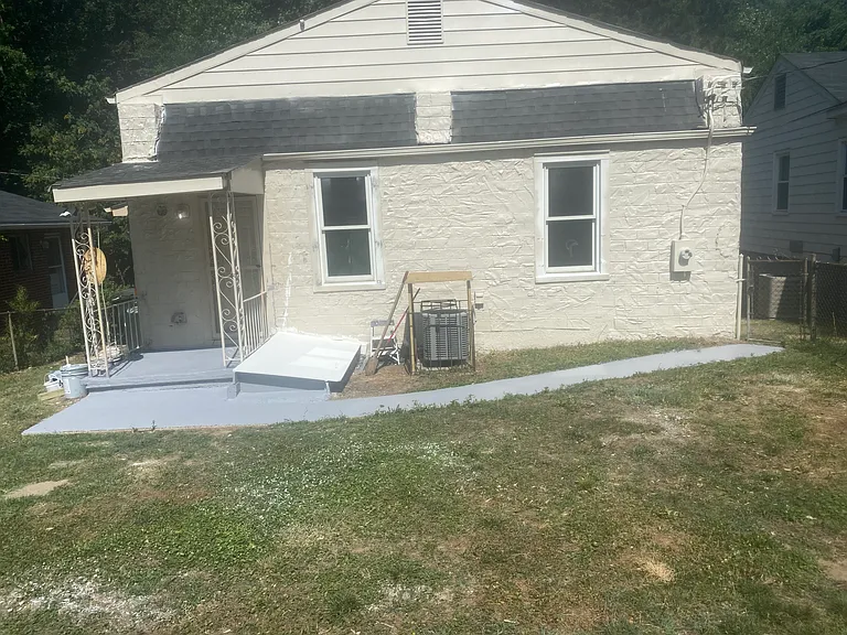 2722 Clifton Ave — Photo 15