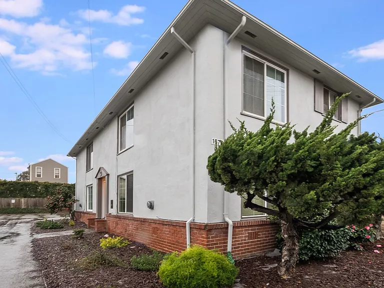 1570 Buena Vista Ave #1 — Photo 10