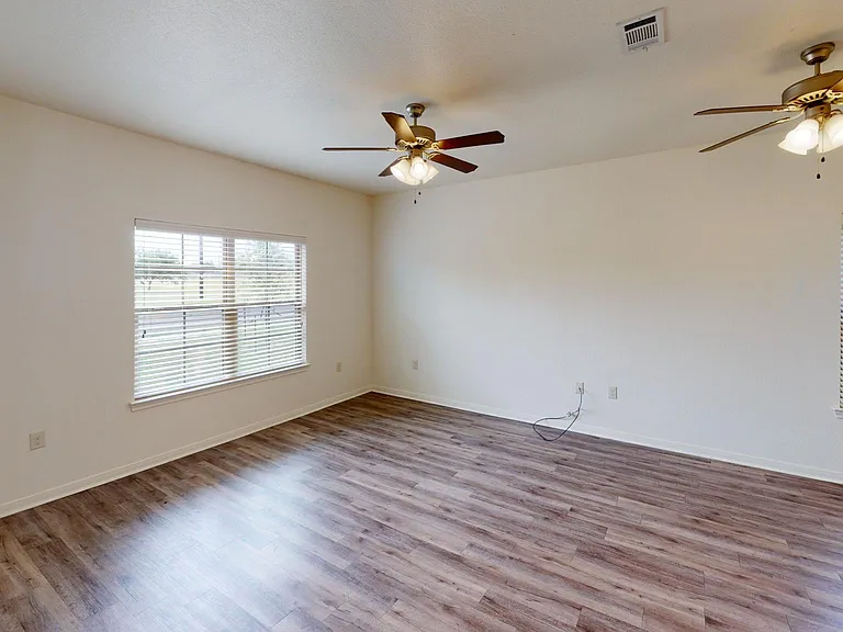 2322 Century Dr — Photo 3