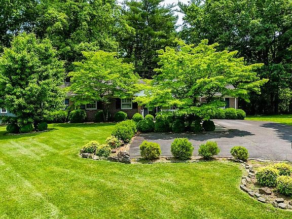 4th image of 1088 Golf Course Rd