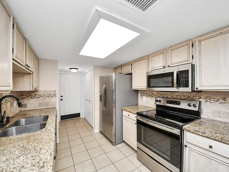 7821 Theissetta Dr #141 — Photo 8