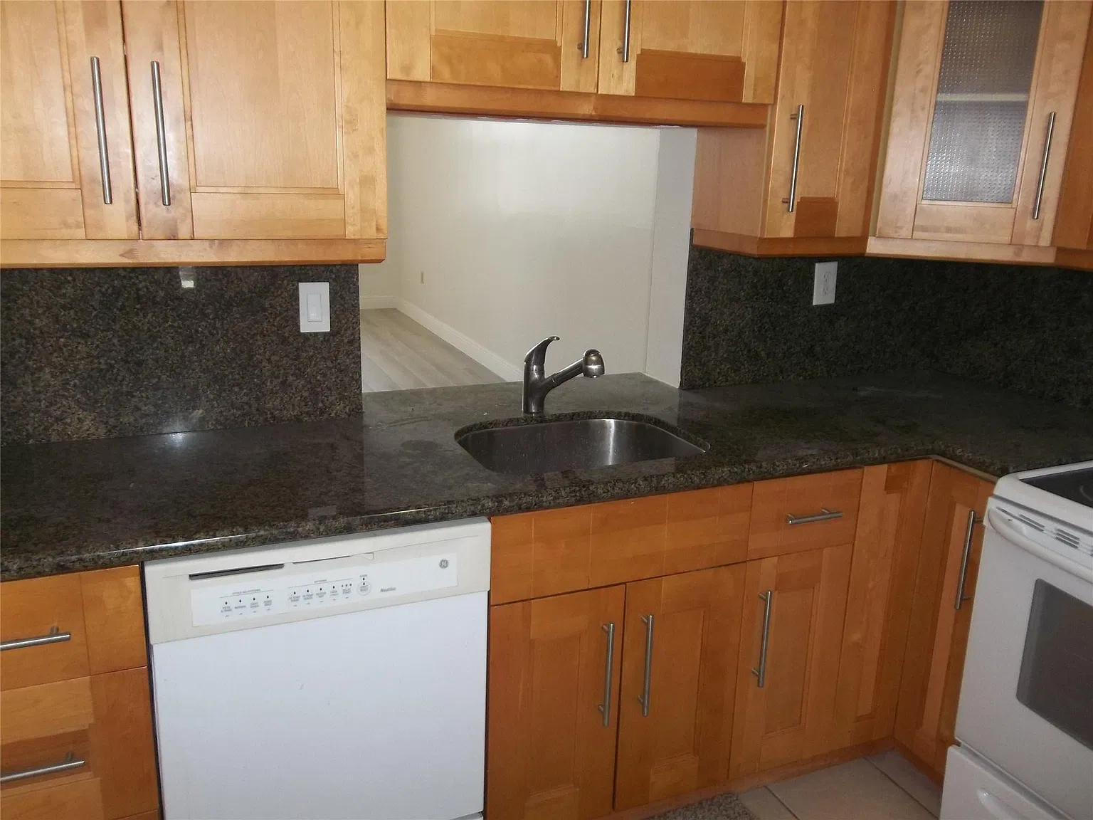 1 bed, 1.0 bath, 749 sqft, $2,000 — Photo 3