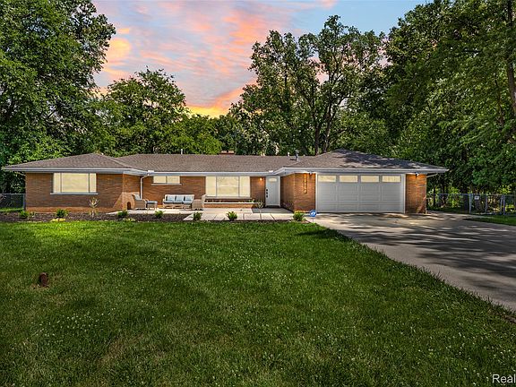 2nd image of 25555 Forestview Dr