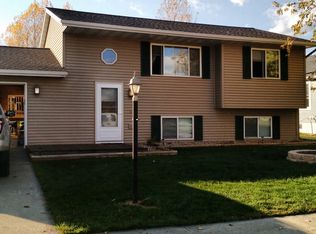 422 Midway Dr, Reedsburg, WI 53959