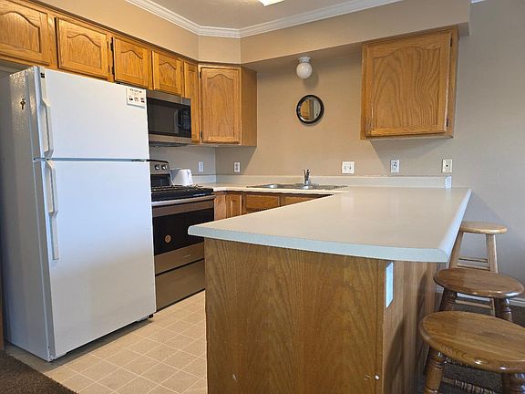 5th image of 949 N Univ Ave APT 19