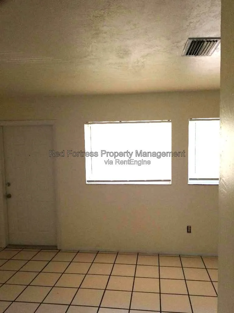 1 bed, 1.0 bath, $989 — Photo 3