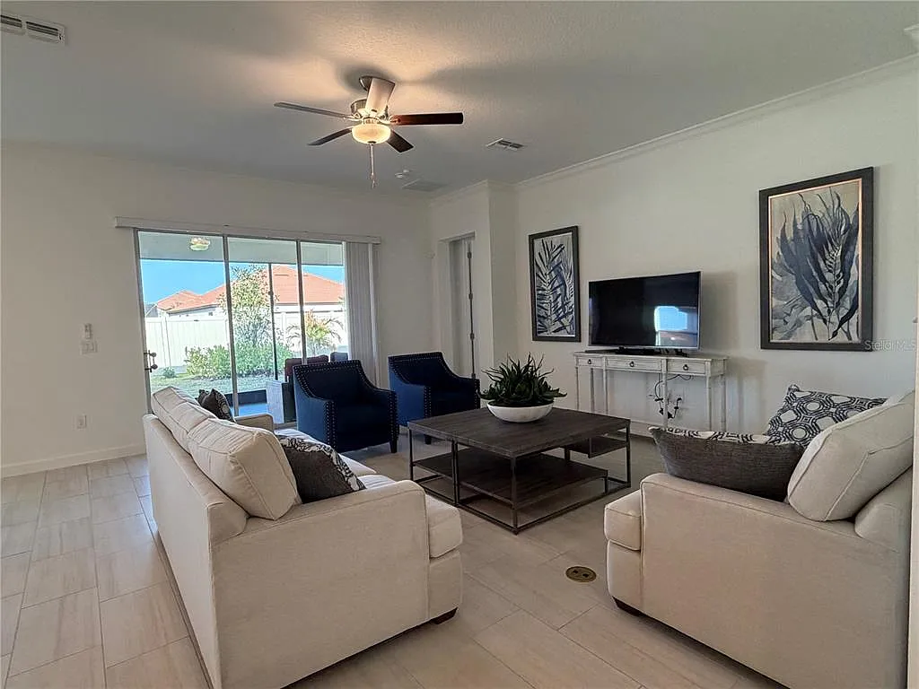 3 bed, 3.5 bath, 2784 sqft, $3,000 — Photo 3