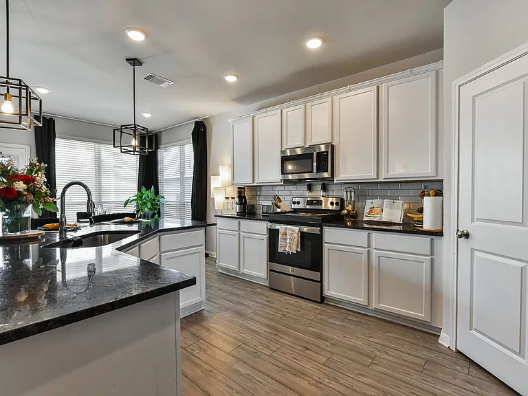6306 Golden Gate Dr — Photo 21