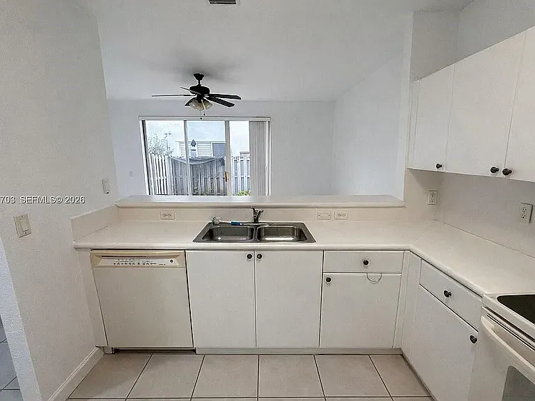 3 bed, 2.5 bath, 1450 sqft, $2,800 — Photo 3