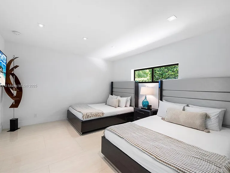 1025 Diplomat Pkwy — Photo 61