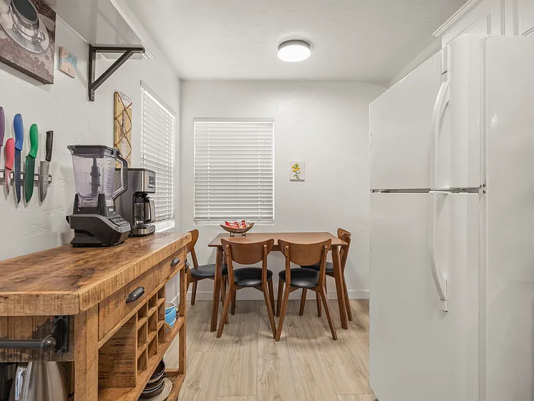 331 W Prospect St — Photo 12