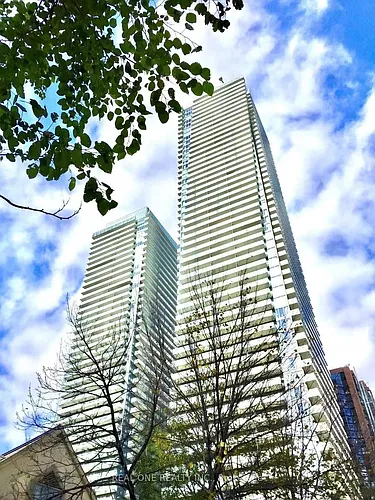 1080 Bay St Photo 1