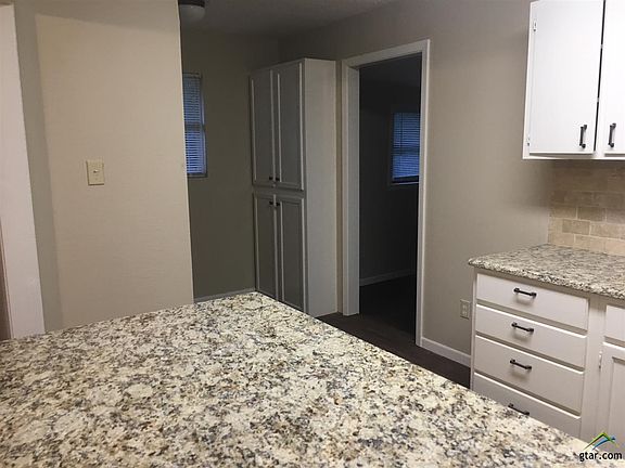 5th image of 109 Walker St