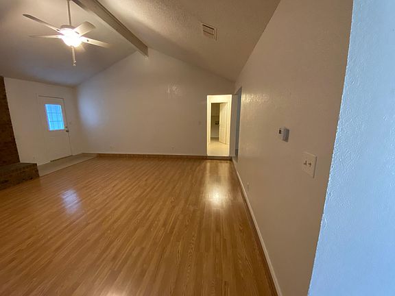 4th image of 1405 Circle Ln