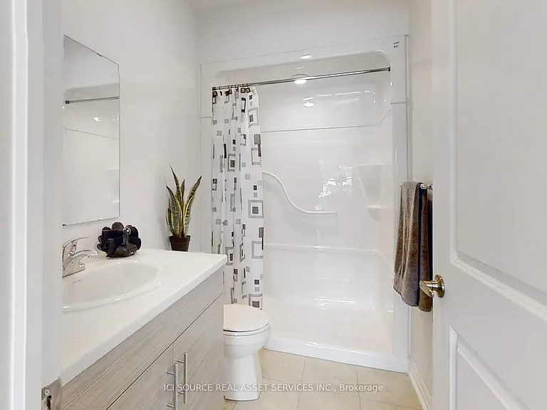 77 William St N #208 — Photo 5