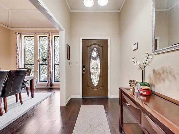 4th image of 1710 Surrey Ct