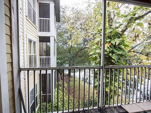 3rd image of 10020 Strafford Oak Ct APT 914