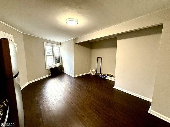 4th image of 672 Mount Hope Ave APT 2