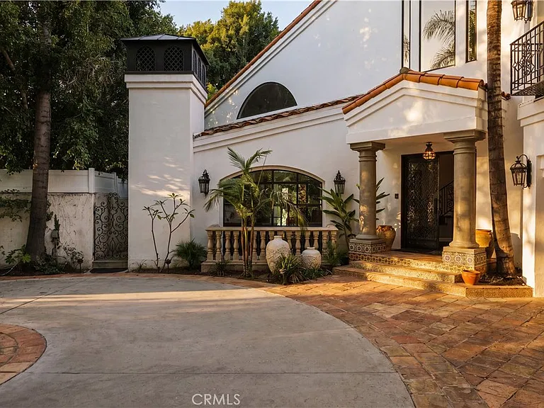 4909 Woodley Ave — Photo 3