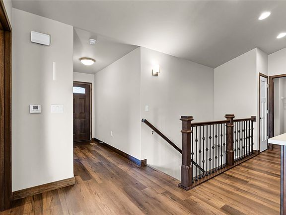 3rd image of 702 Creekside Dr