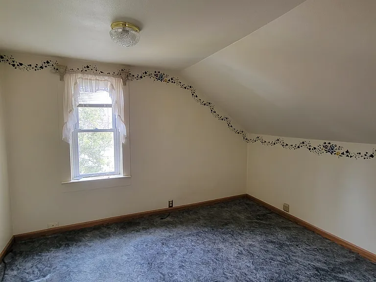 1212 Steuben St — Photo 10