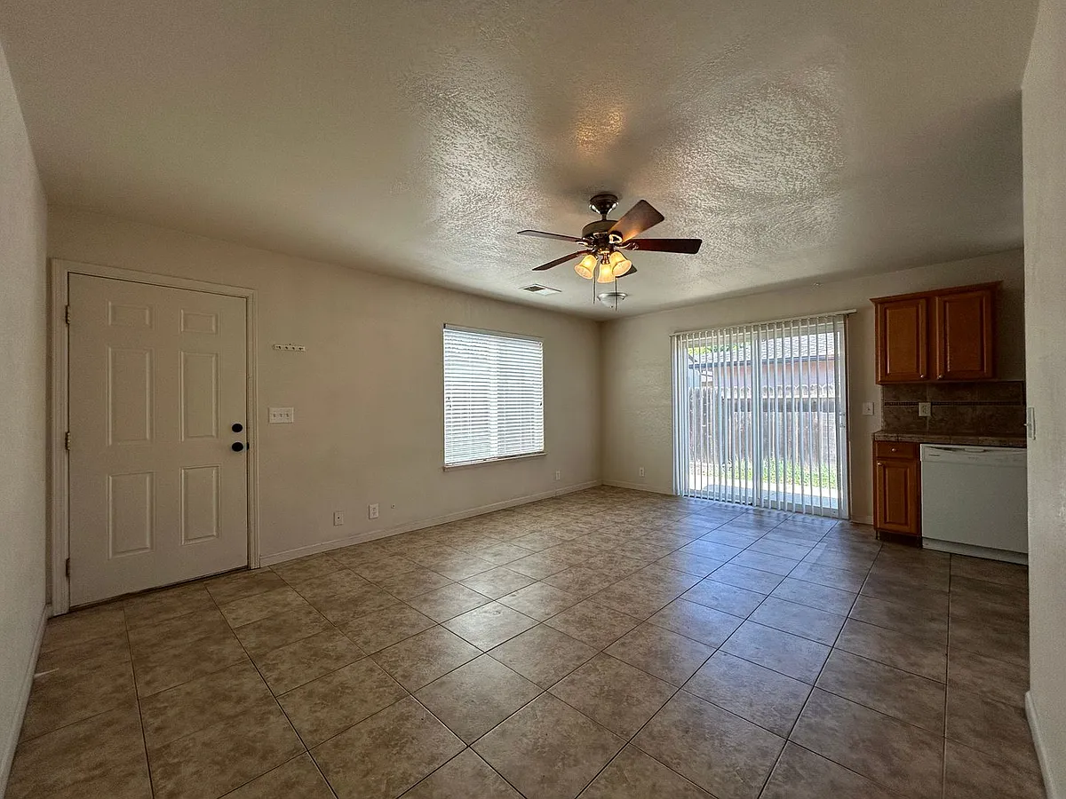 Building Photo - 1072 1/2 Monterey Ct