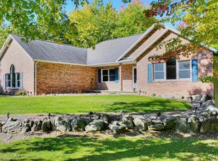 502 Williamsburg Dr, Caro, MI 48723