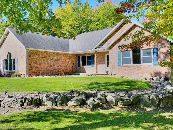 502 Williamsburg Dr, Caro, MI 48723