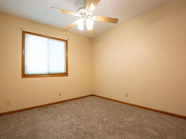 7513 S 134th St — Photo 23